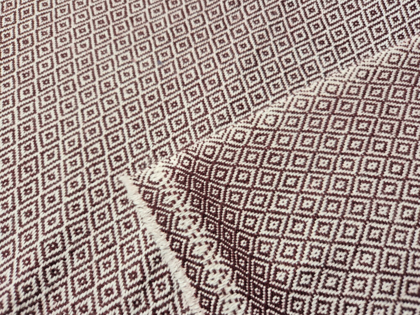 Handgewebter Stola in Terrakotta-Rot mit Rauten-Webmuster – LWH Nepal